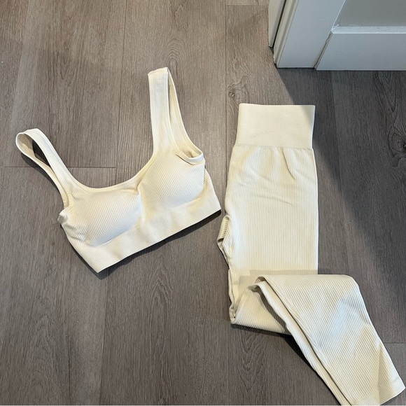 Cream Ribbed Seamless workout set - Picture 2 of 4